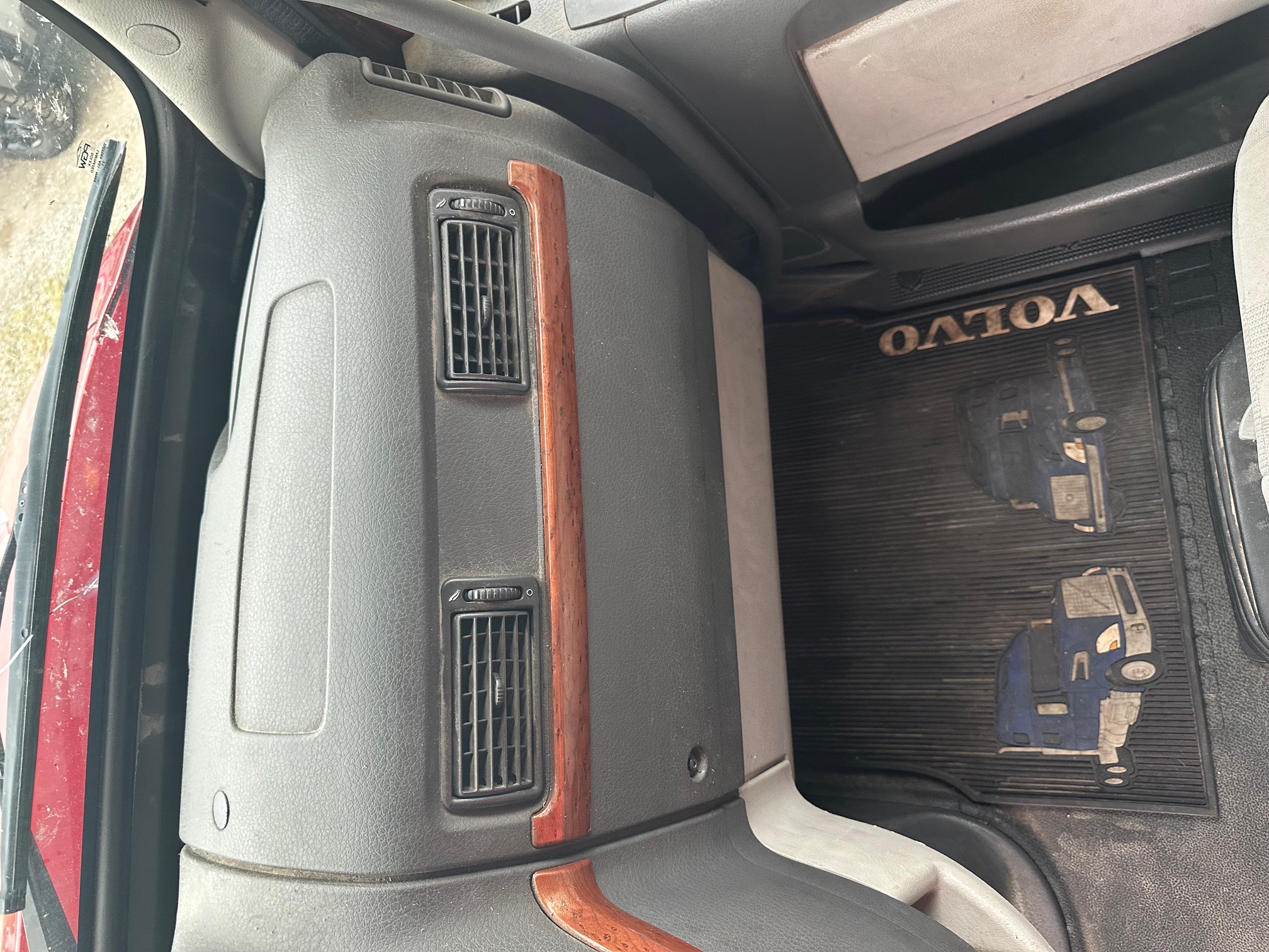 2011 VOLVO VNL 64T630 - Image 12